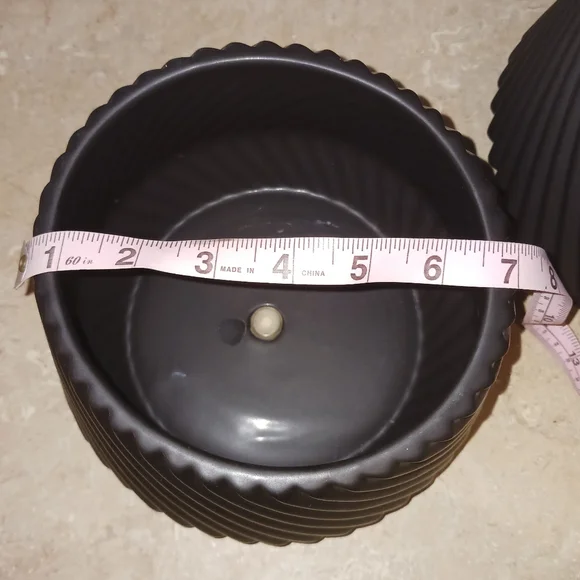 Brand New 2 Pack Matte Black Stylish Planters - Picture 6 of 9